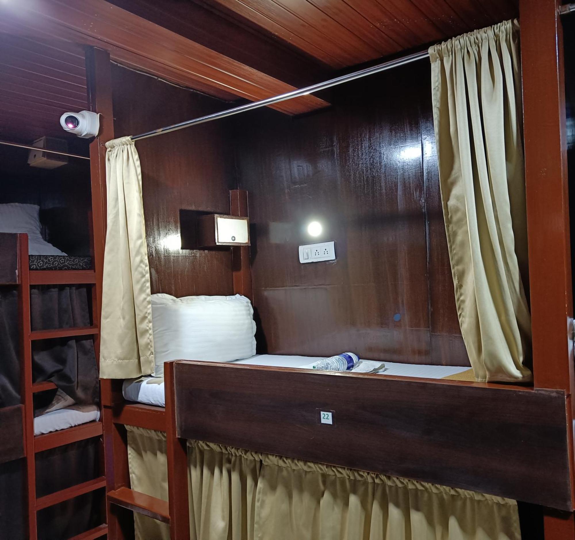 Asra Dormitory For Male And Female Bombay Eksteriør billede